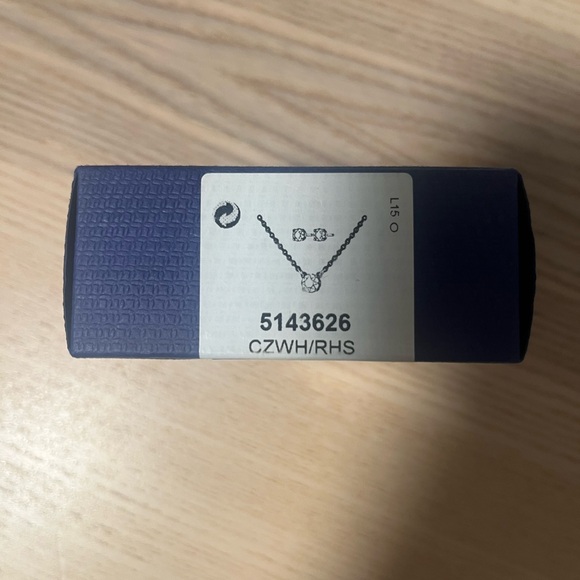 Swarovski Silver Crystal Necklace Earrings Set Elegant Jewelry - Picture 2 of 3